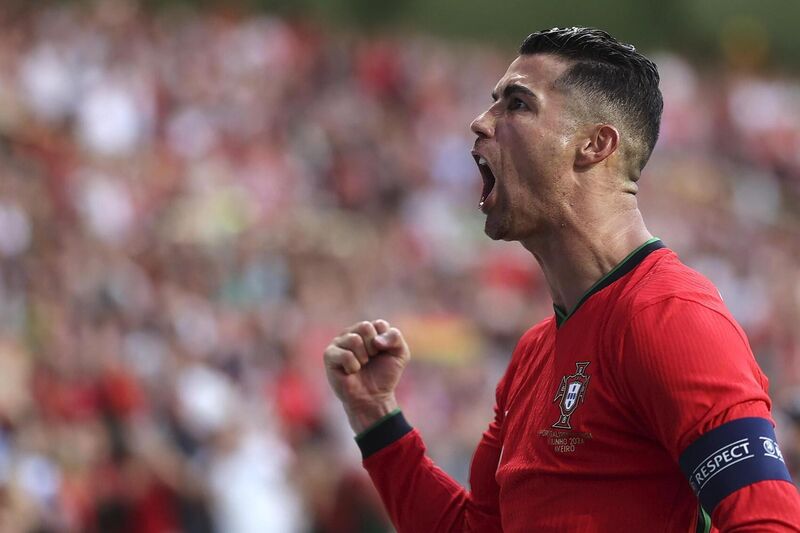 CRISTIANO RONALDOs innerer Einfluss auf Spieler unter 25 Jahren CRISTIANO RONALDOs innerer Einfluss auf Spieler unter 25 Jahren
